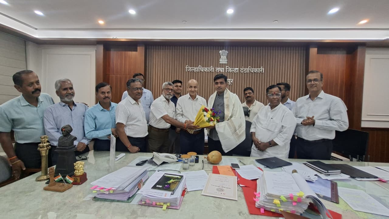 Kolhapur First felicitates District Collector